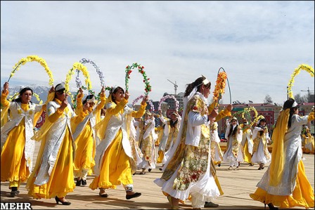 کاروان شادی نوروزی در خیابانهای تاجیکستان