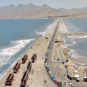 میان گذر،  یکی دیگر از عواملی است که  همچنان  دریاچه ارومیه را تهدید می کند